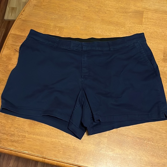 Lane Bryant Navy Shorts with Ruffle Detail on Front Pockets Womens Plus Size 24 - Picture 1 of 15
